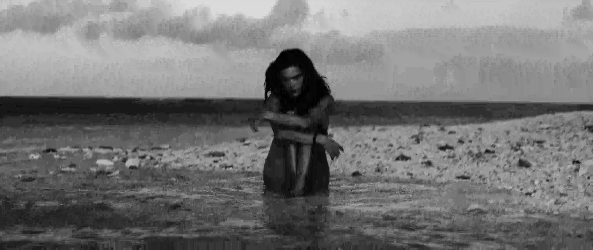 Alessandra Ambrosio – into the best light