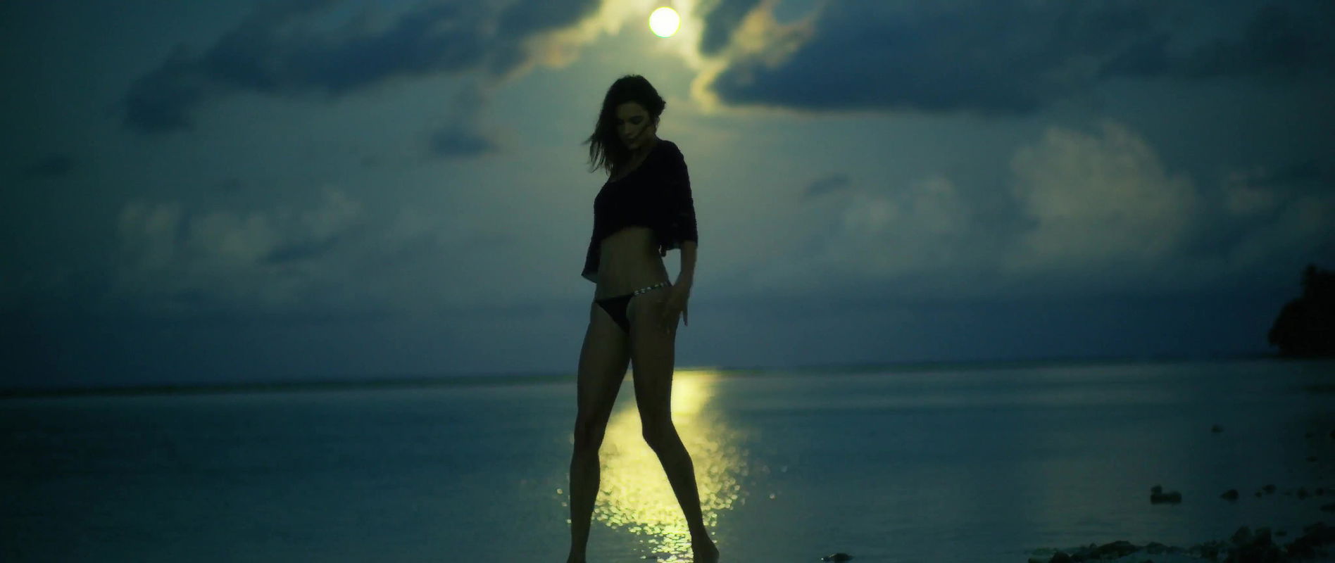 Alessandra Ambrosio – into the best light