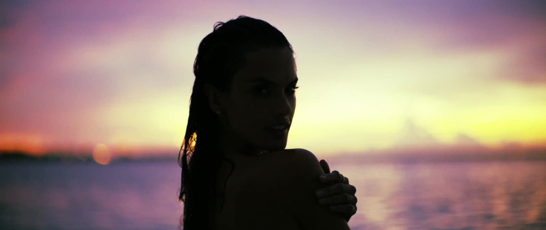 Alessandra Ambrosio – into the best light