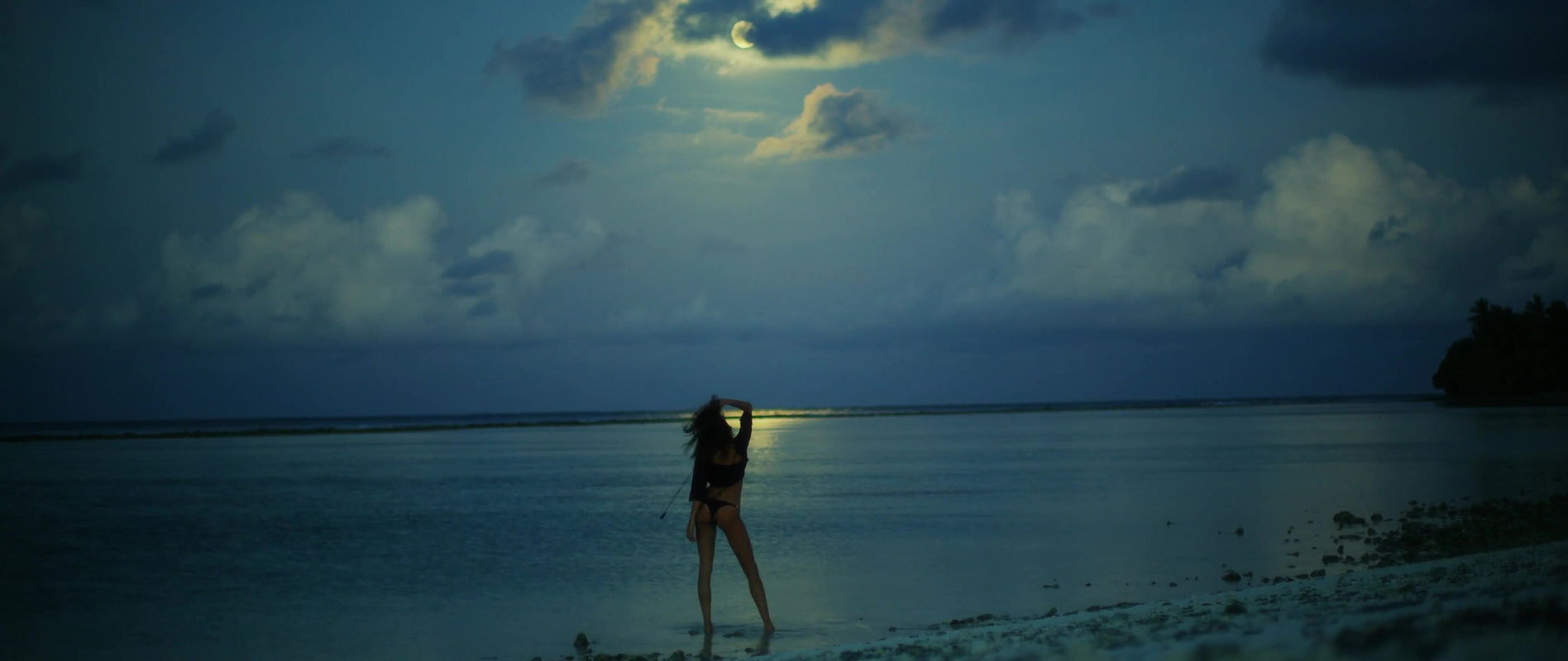 Alessandra Ambrosio – into the best light