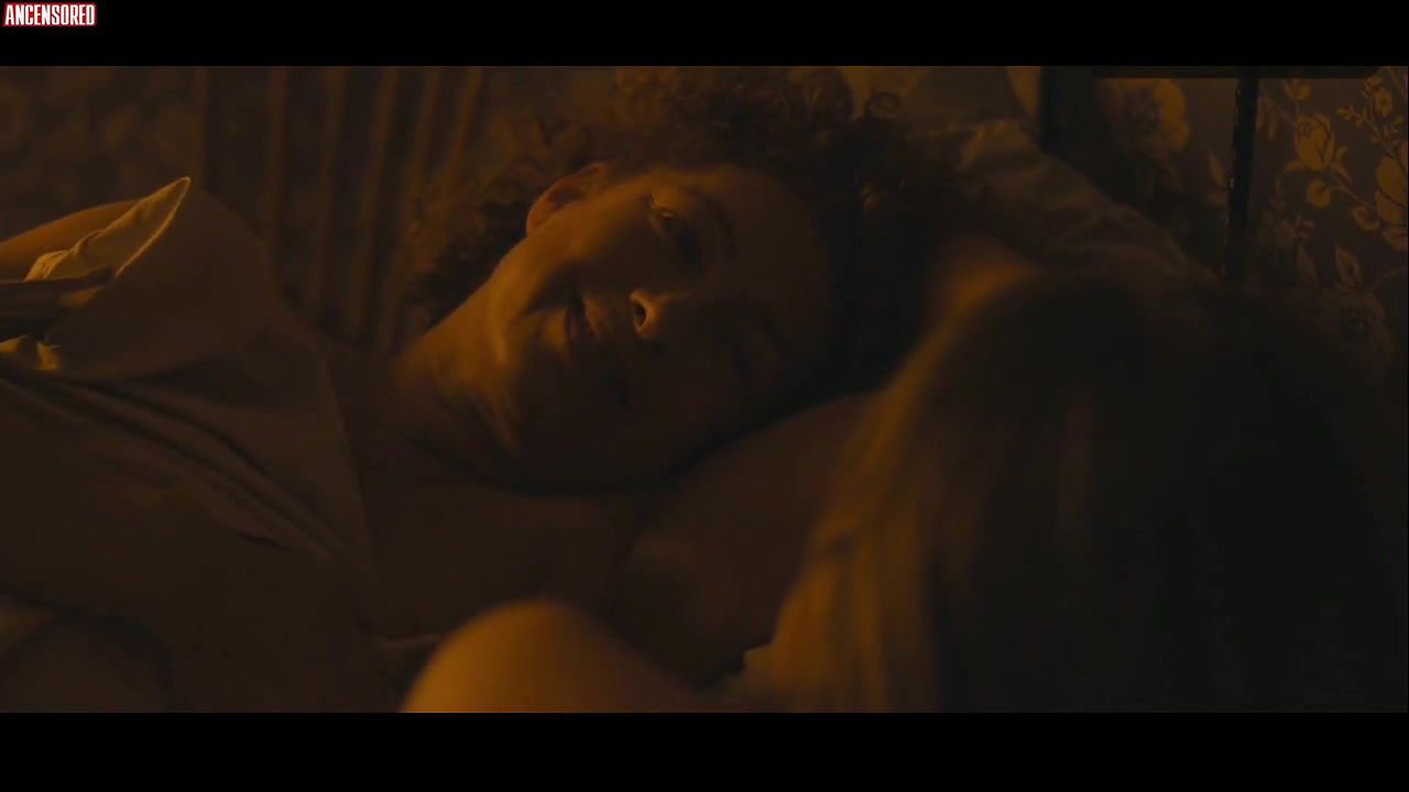 Alex Kingston – the widow