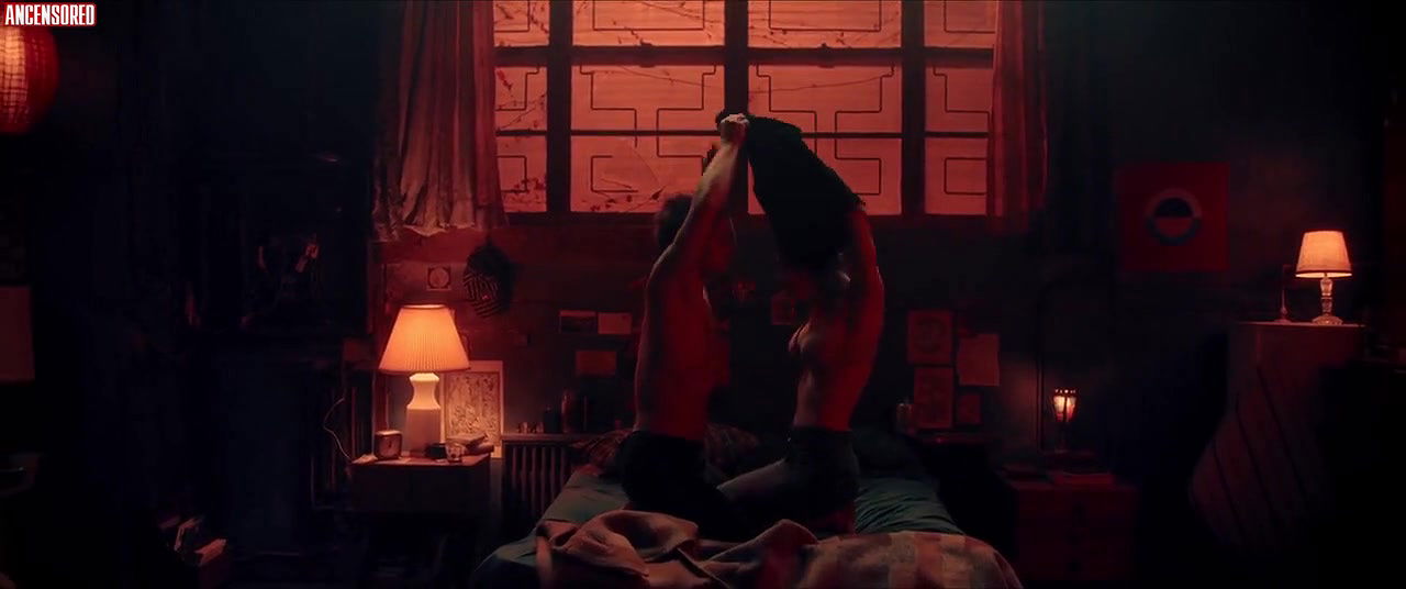 Alexandra Daddario – die in a gunfight