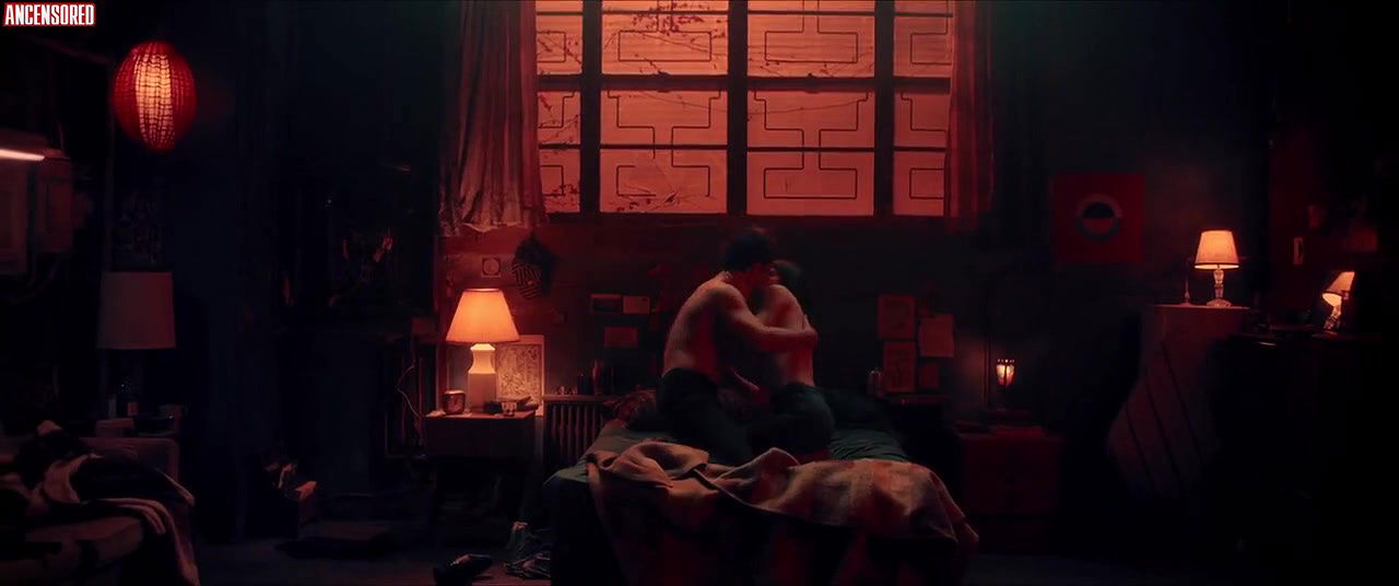 Alexandra Daddario – die in a gunfight