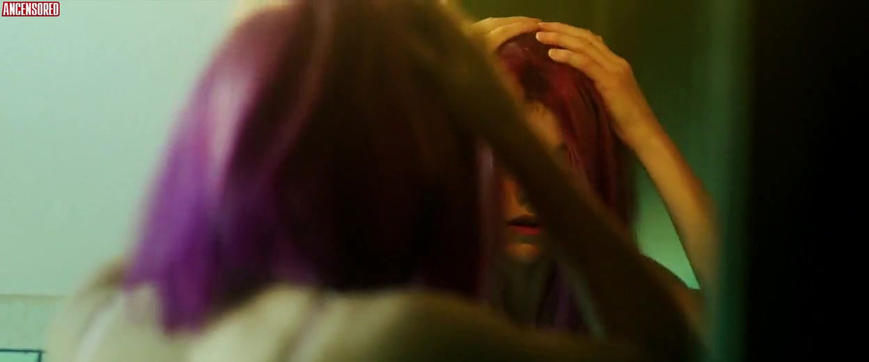 Alexandra Daddario – songbird