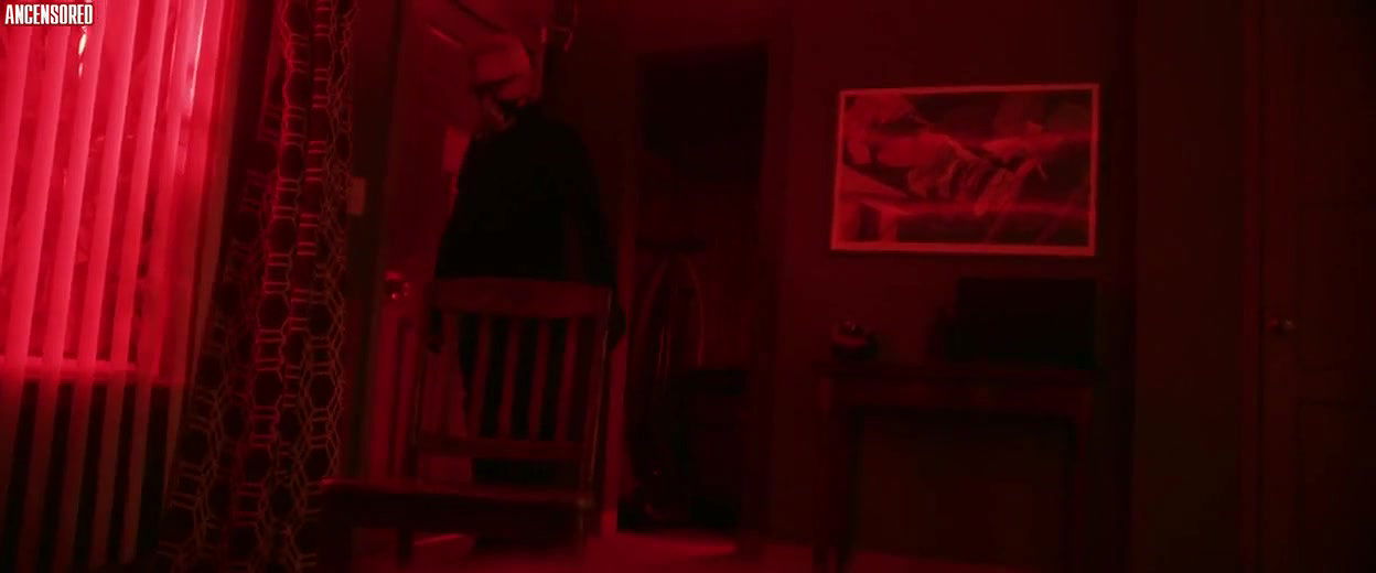 Alexandra Daddario – songbird