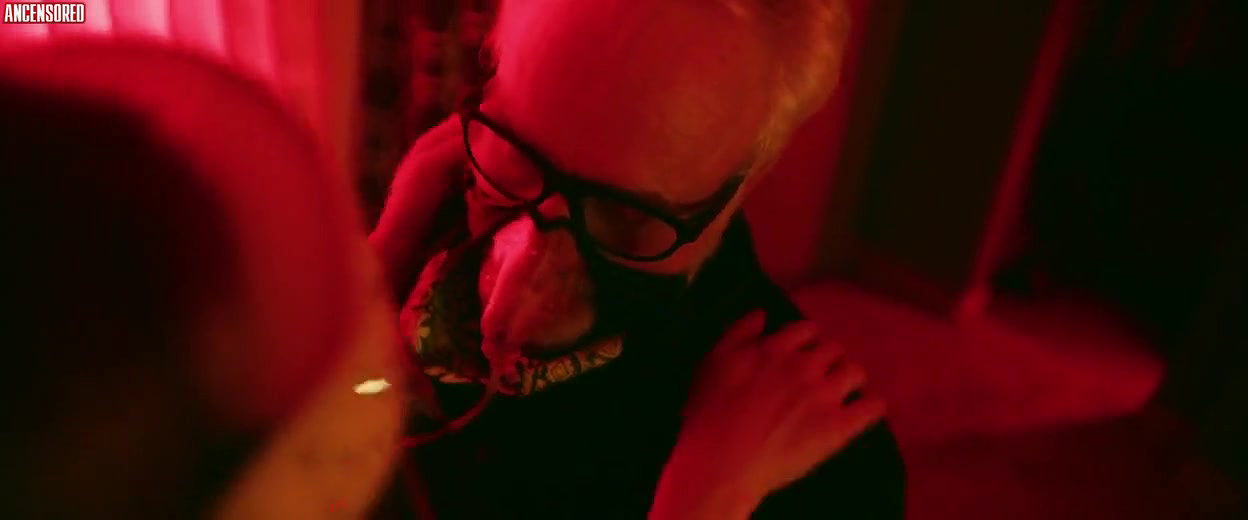 Alexandra Daddario – songbird