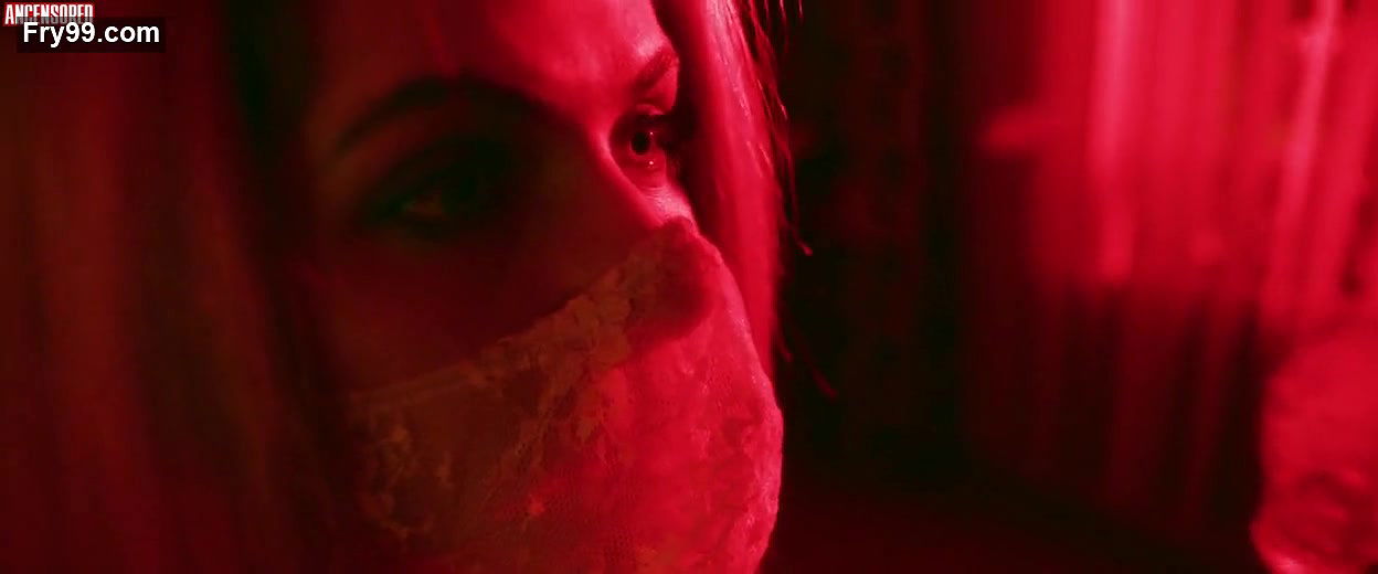 Alexandra Daddario – songbird