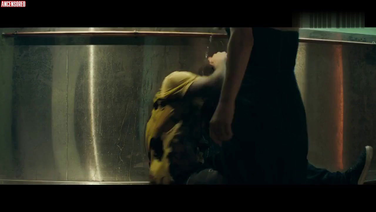 Alexandra Daddario – wait