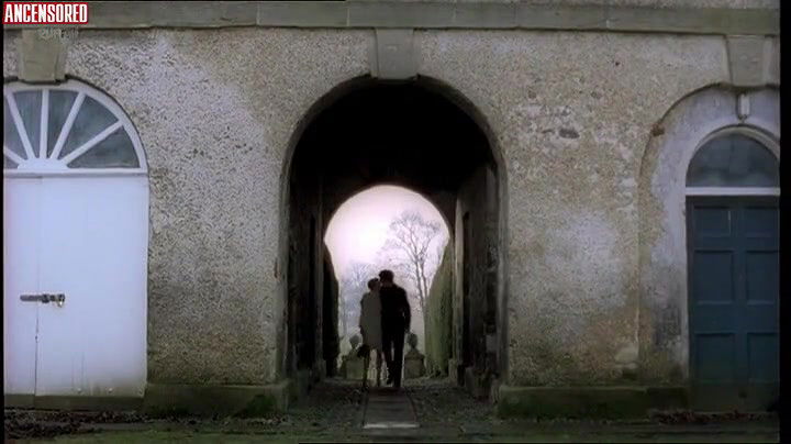 Alexandra Moen – falling