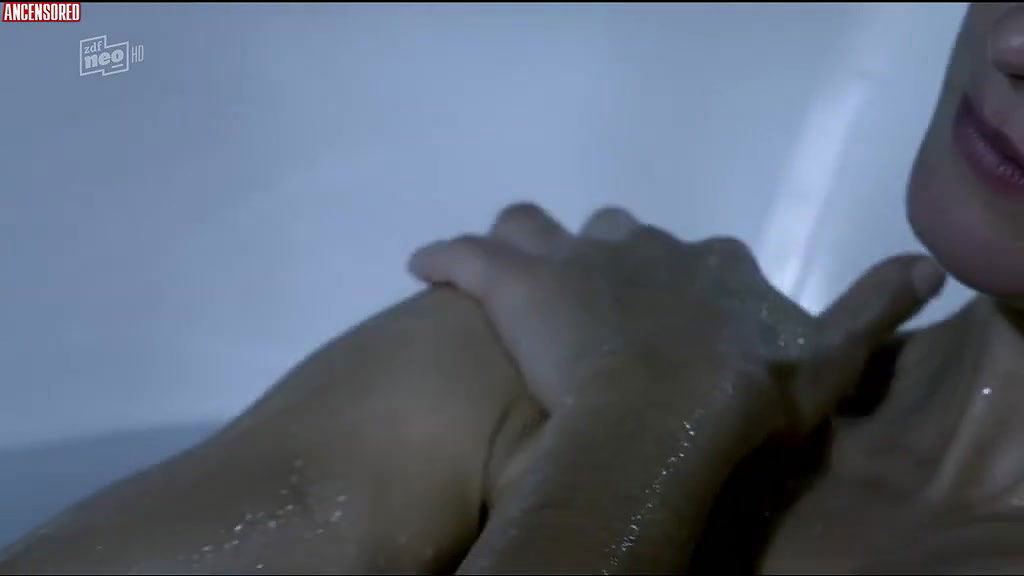 Alexia Barlier – falco