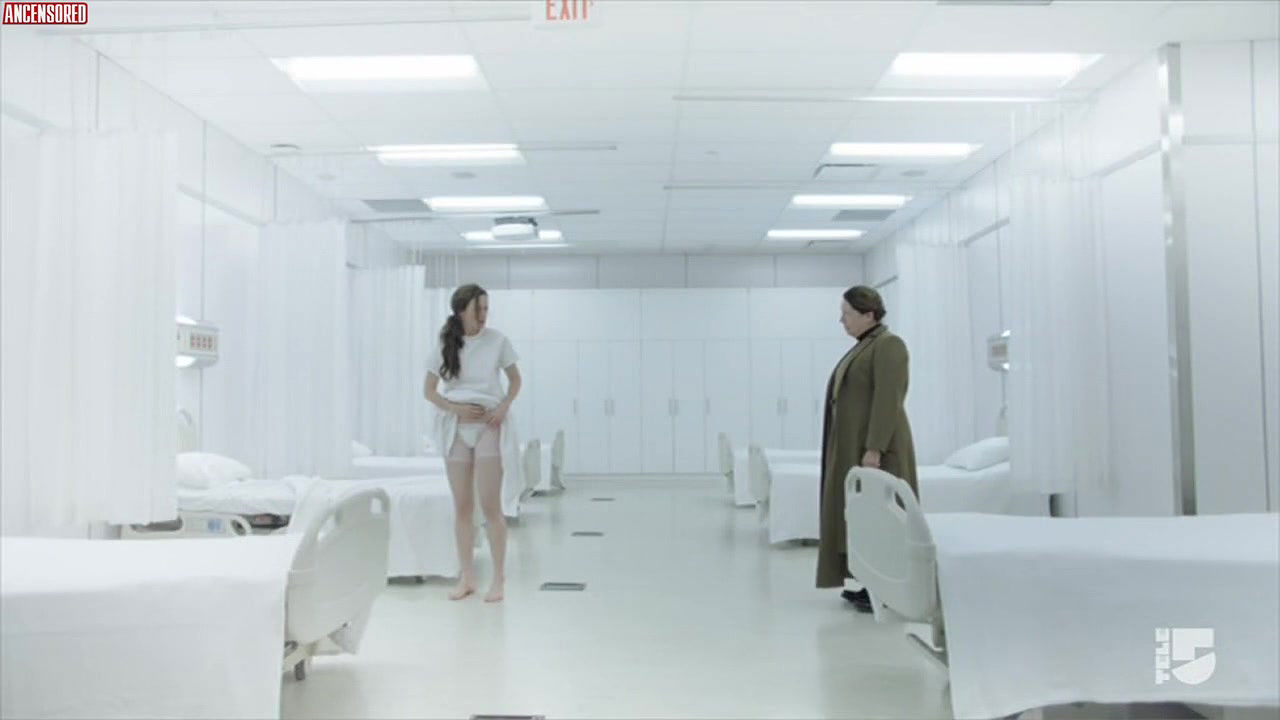 Alexis Bledel – the handmaids tale