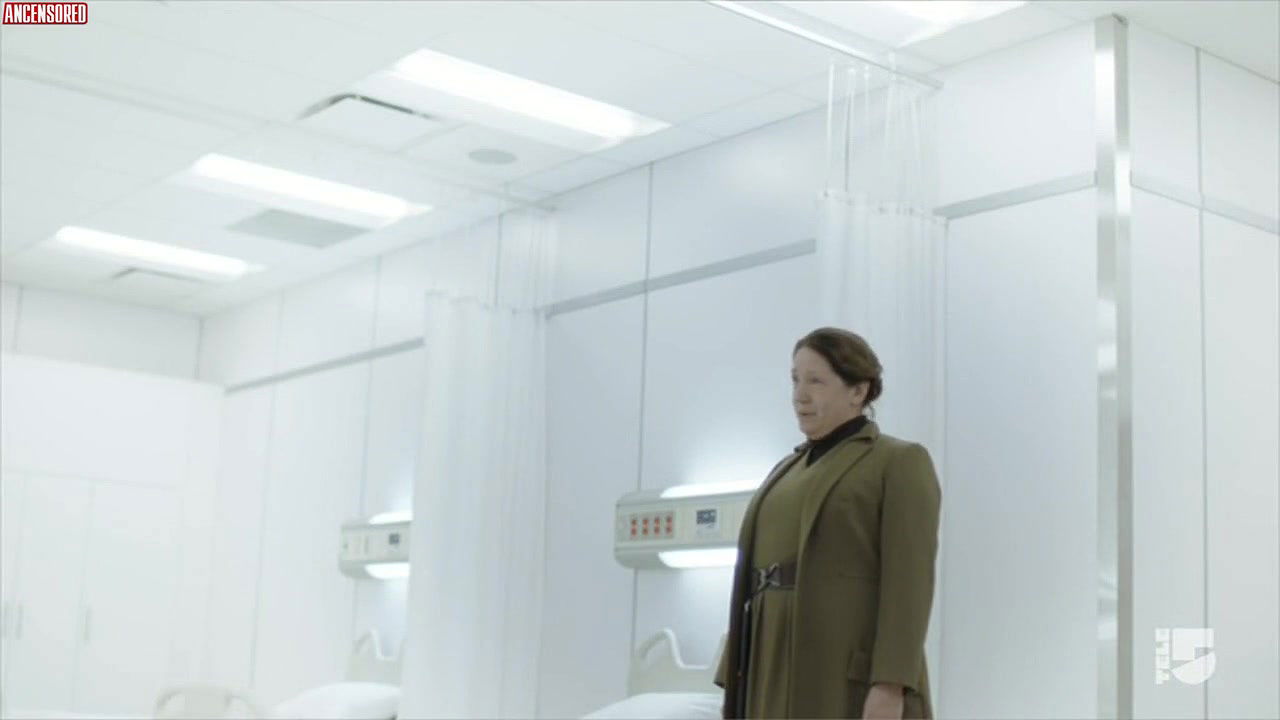 Alexis Bledel – the handmaids tale