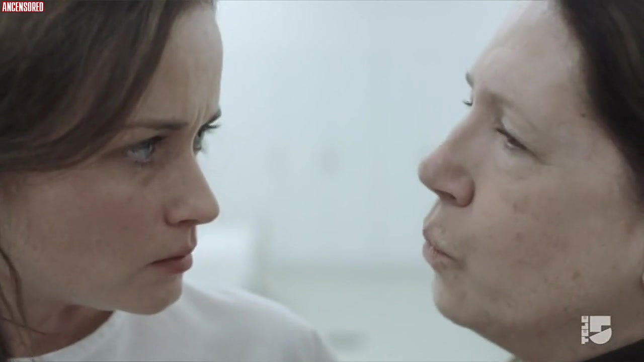 Alexis Bledel – the handmaids tale