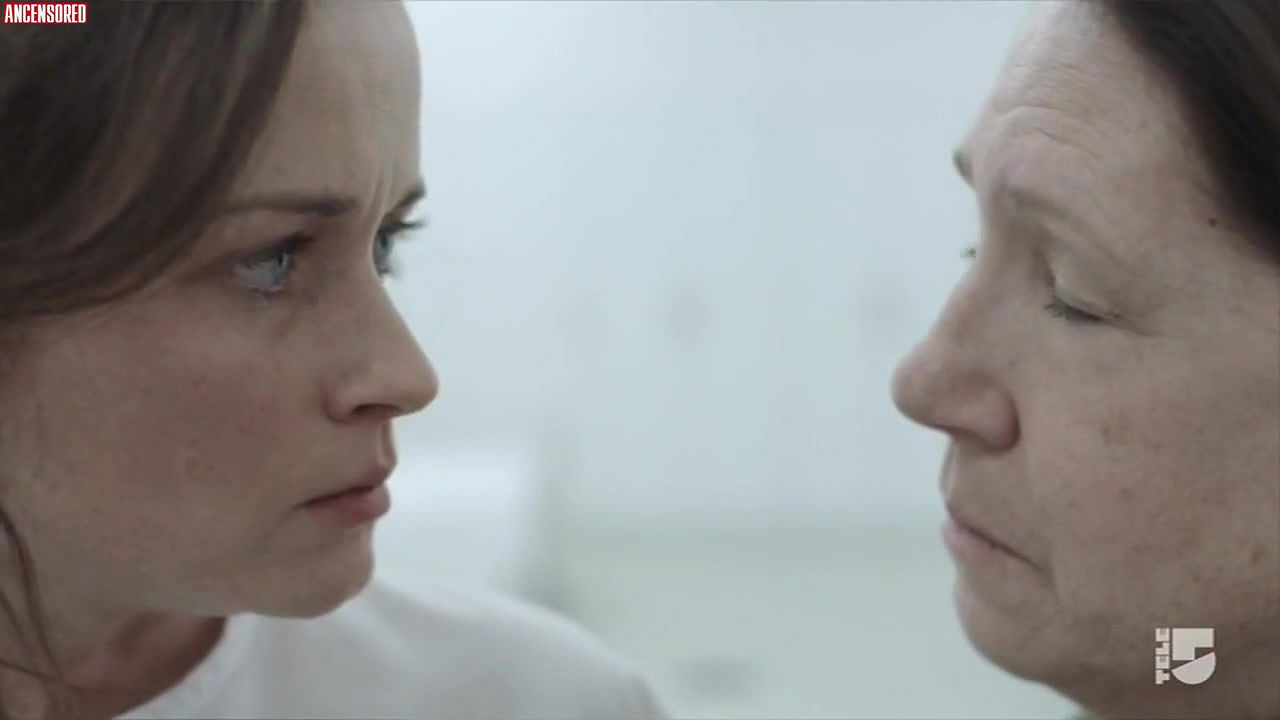 Alexis Bledel – the handmaids tale