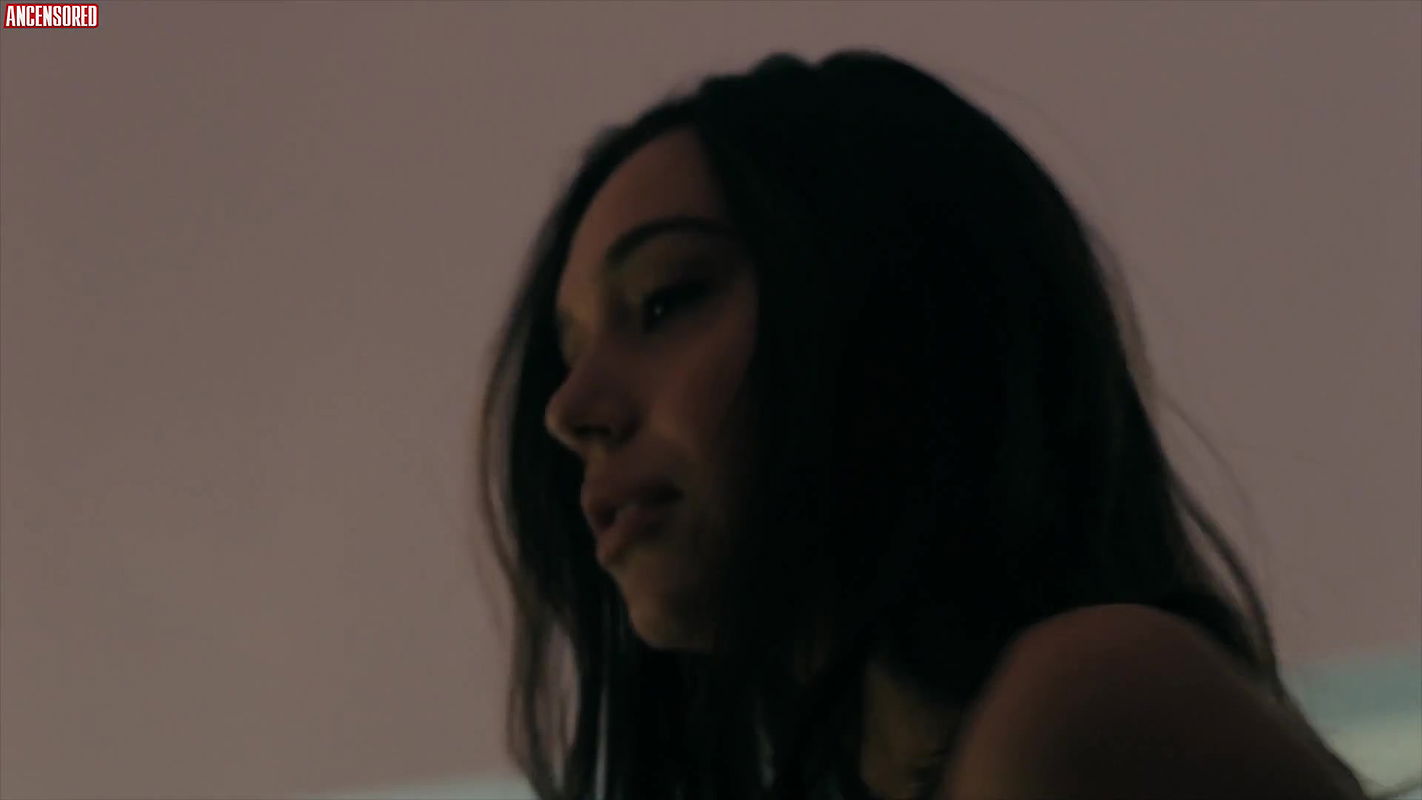 Alexis Ren – deputy