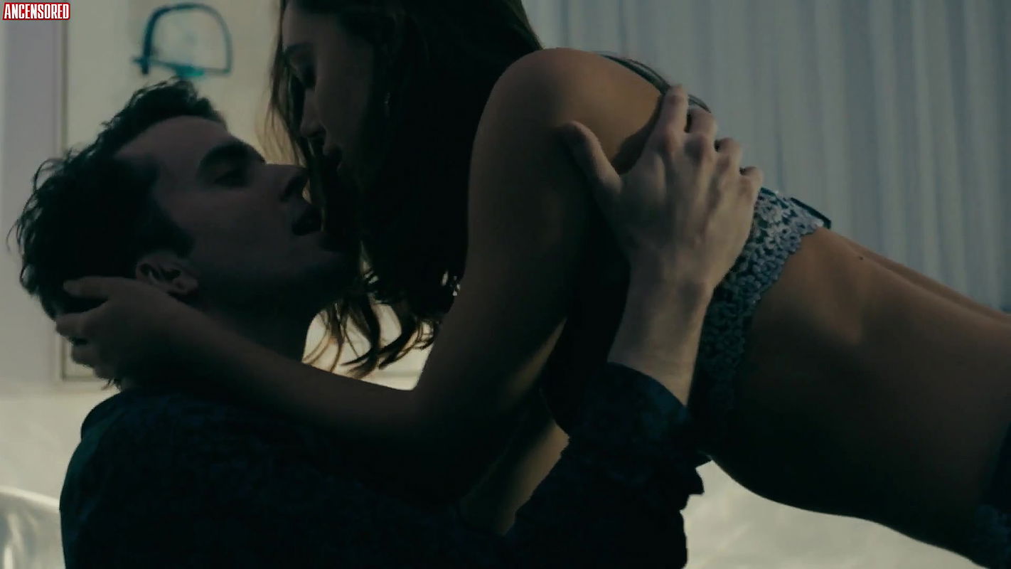 Alexis Ren – deputy