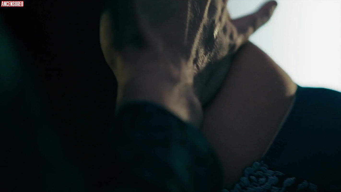 Alexis Ren – deputy