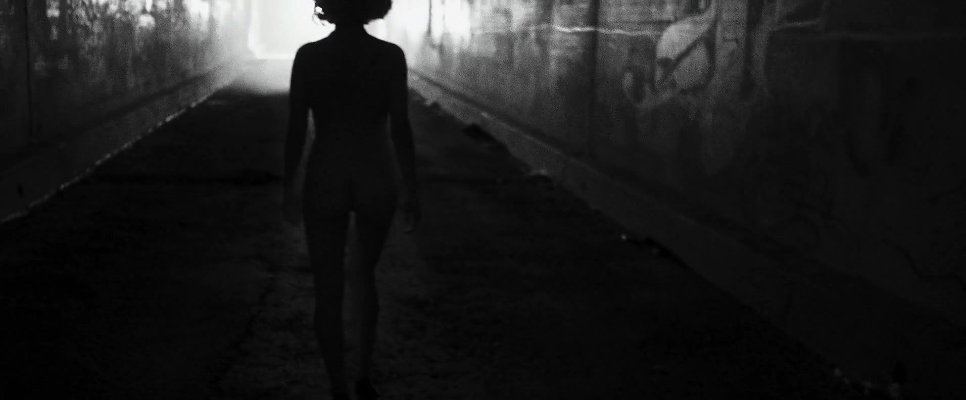 Alia Shawkat – paint it black