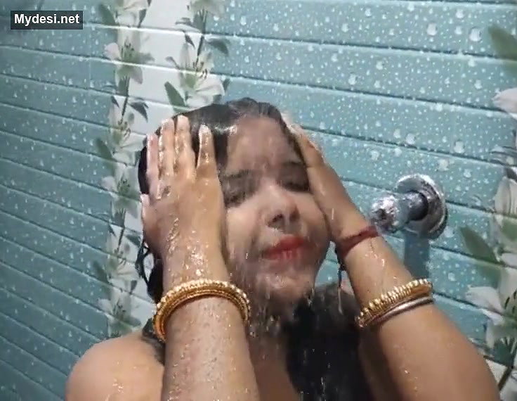 Desi fatty bhabi nude bath