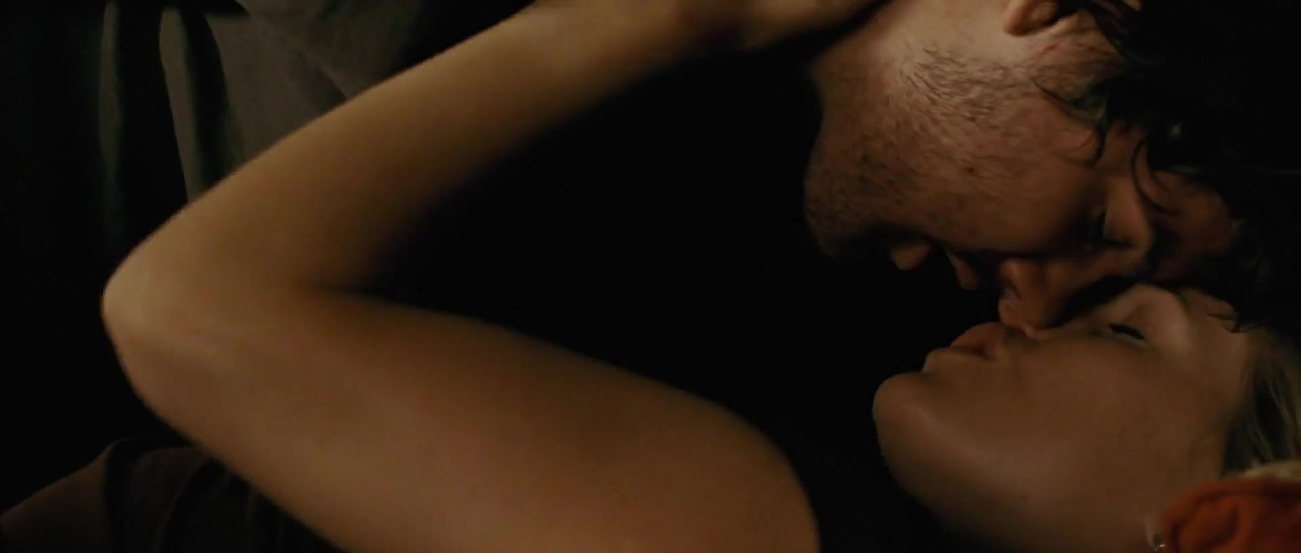 Alice Eve – Crossing Over