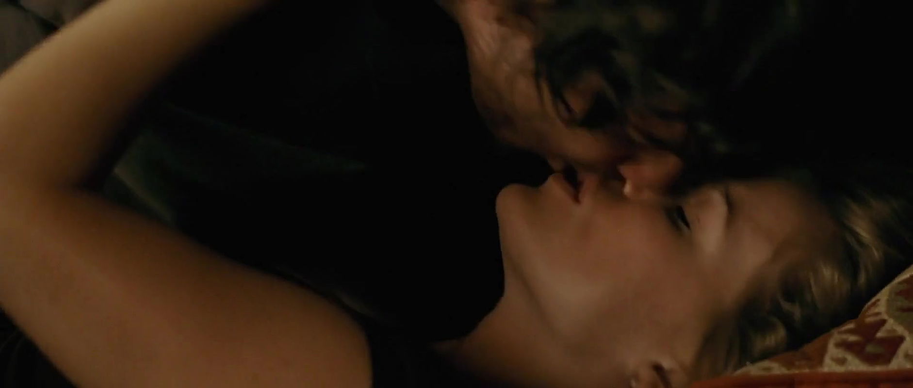 Alice Eve – Crossing Over