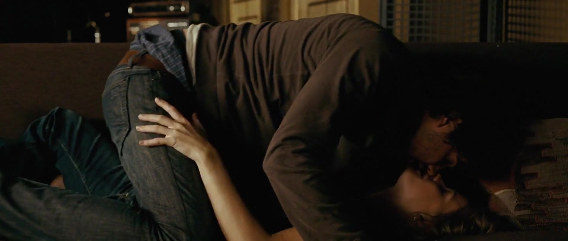 Alice Eve – Crossing Over