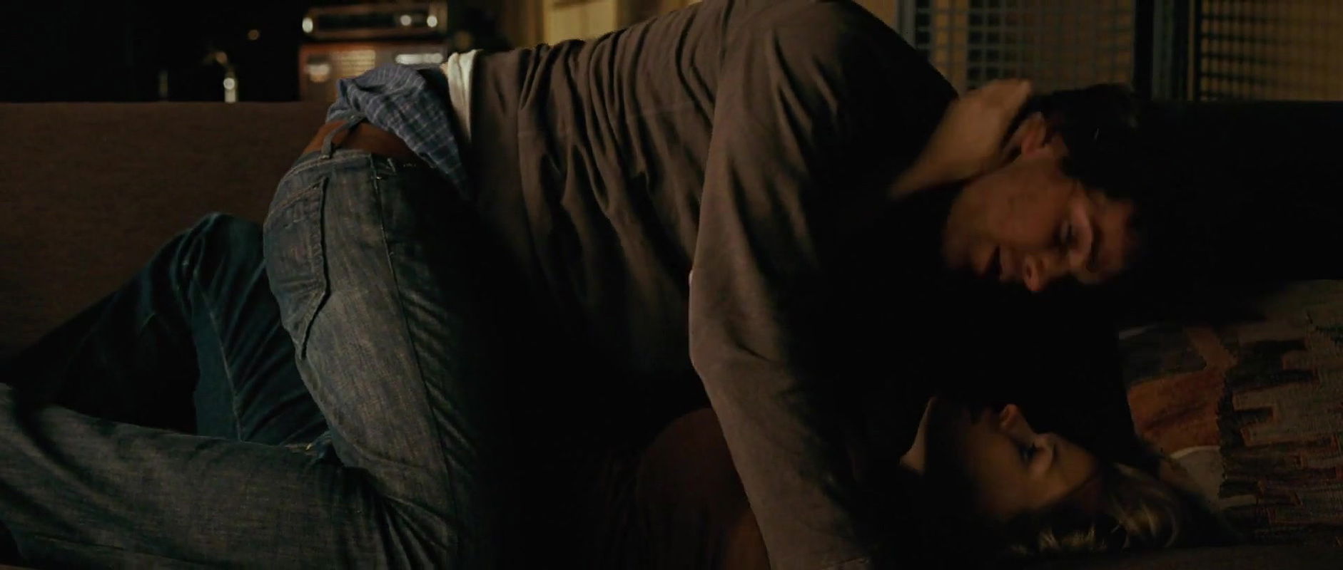 Alice Eve – Crossing Over