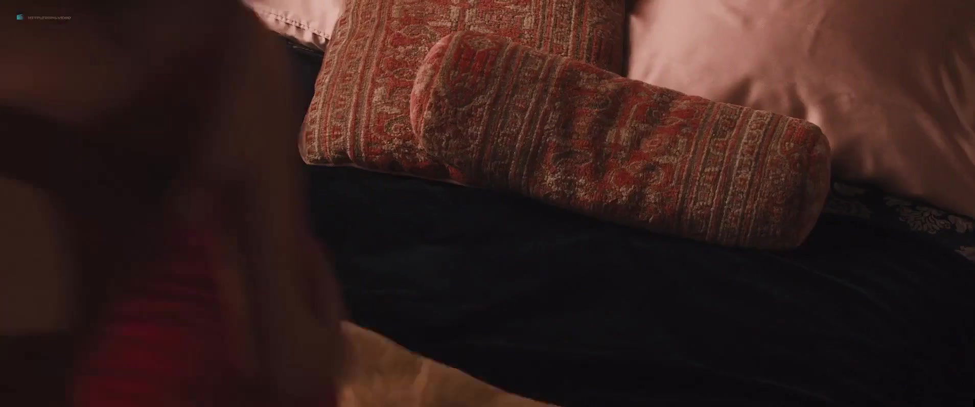 Alice Eve – the con is on