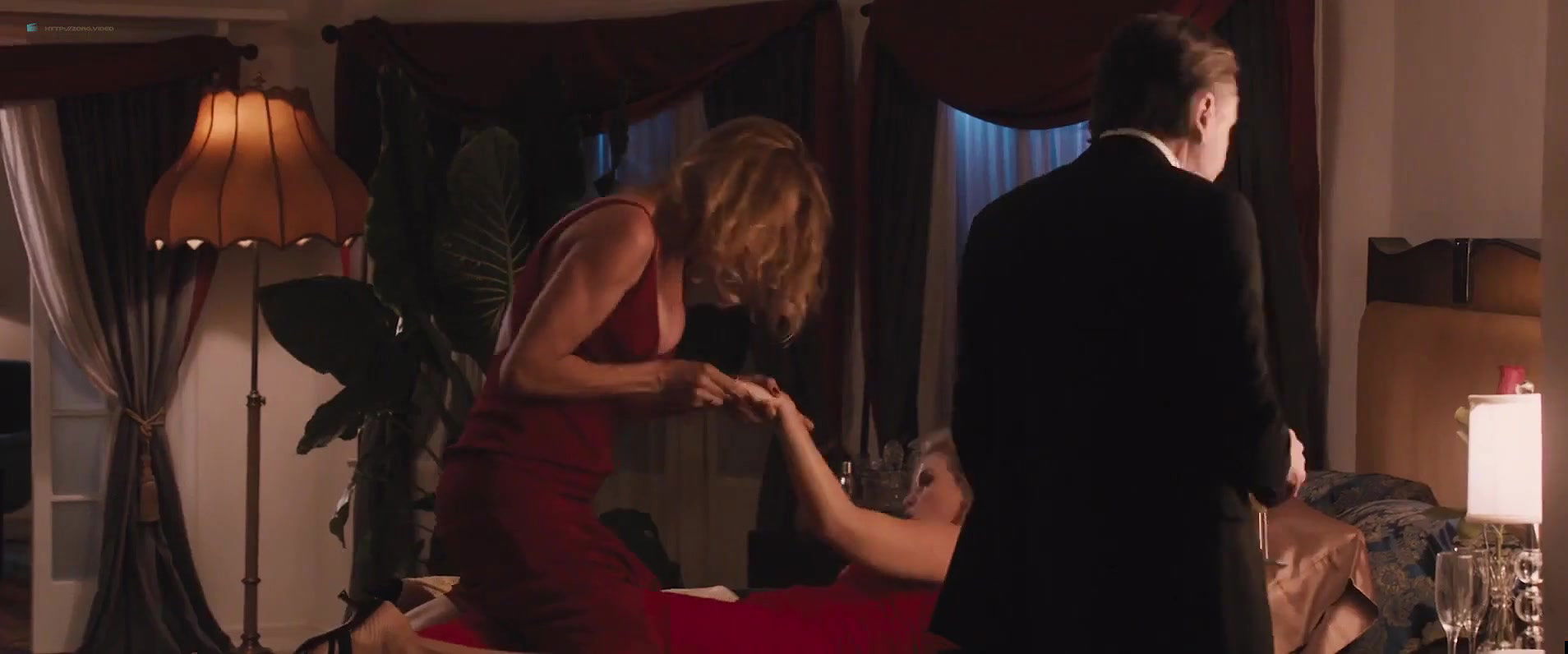 Alice Eve – the con is on