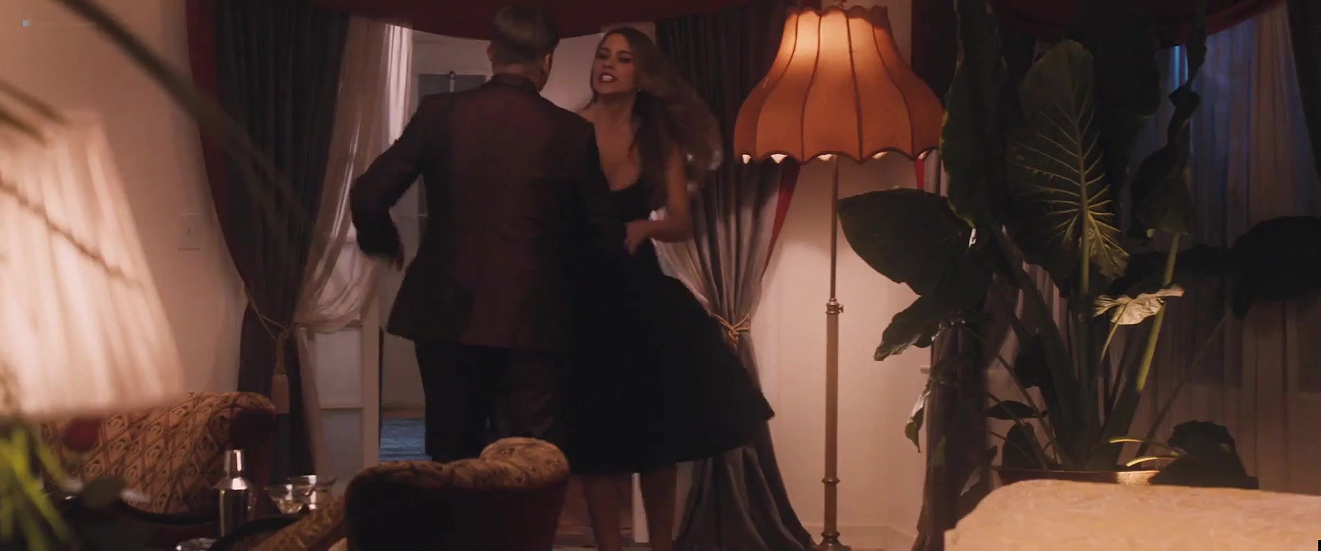 Alice Eve – the con is on