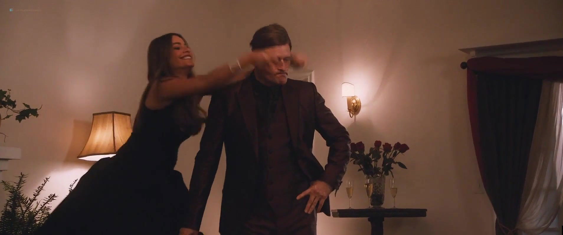 Alice Eve – the con is on