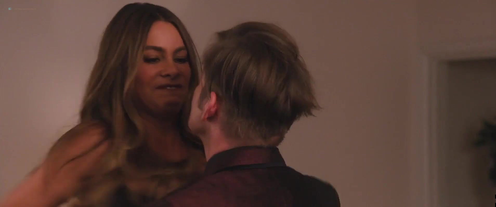 Alice Eve – the con is on