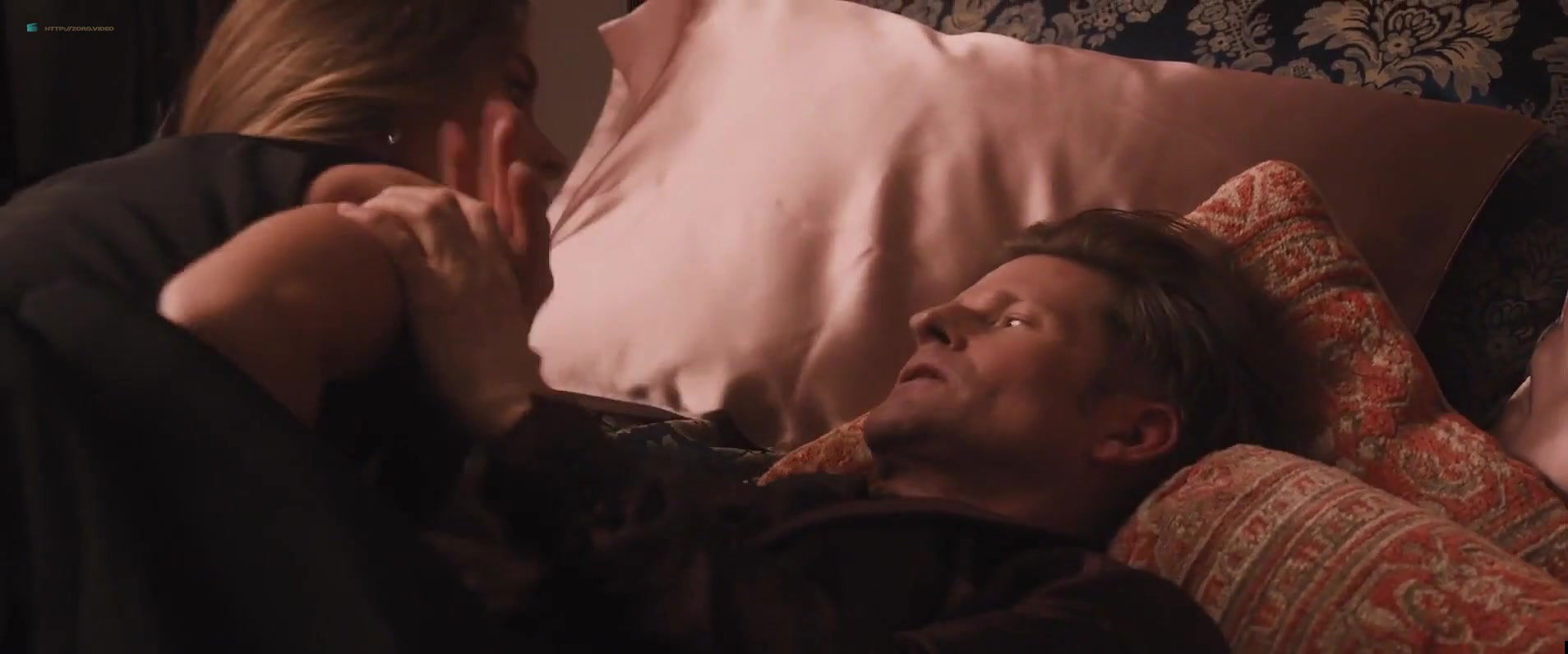 Alice Eve – the con is on