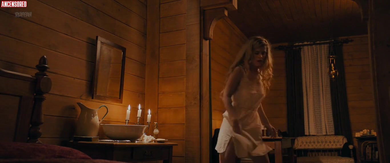 Alice Eve – the stole