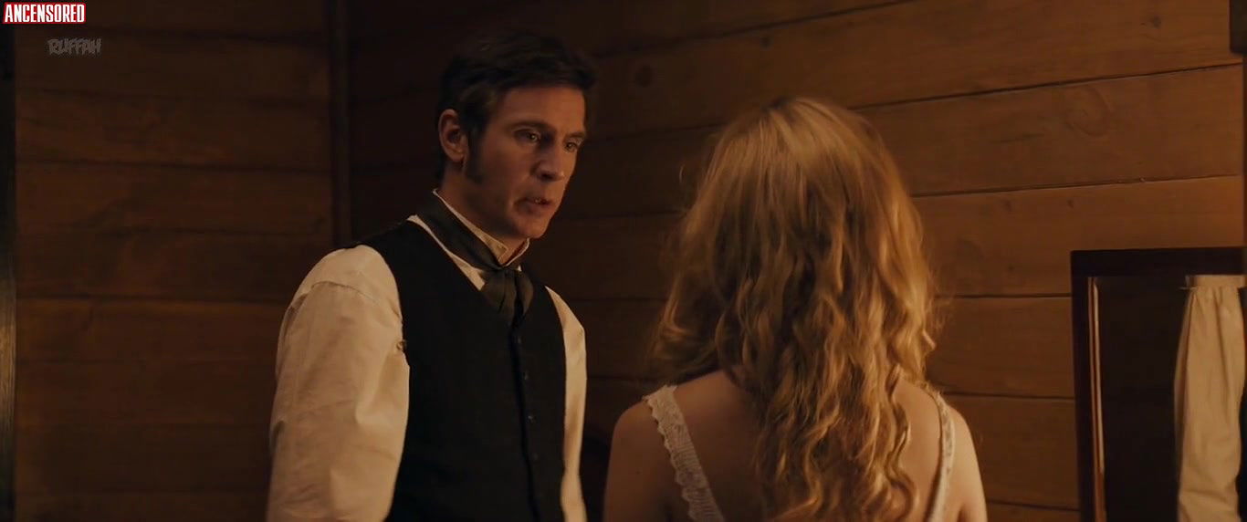 Alice Eve – the stole