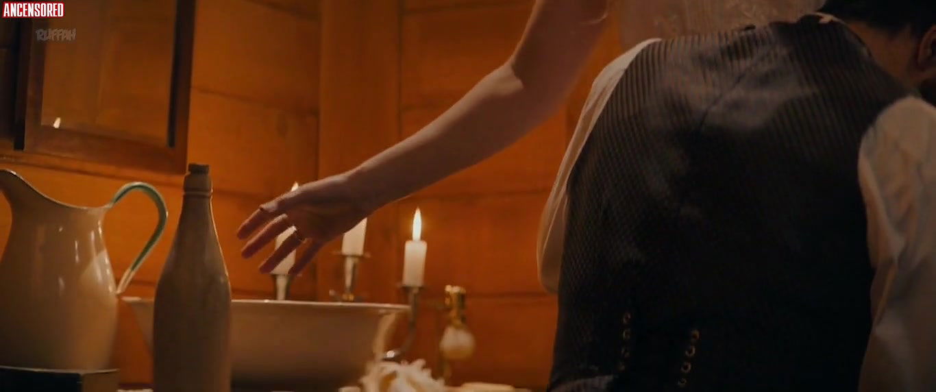 Alice Eve – the stole