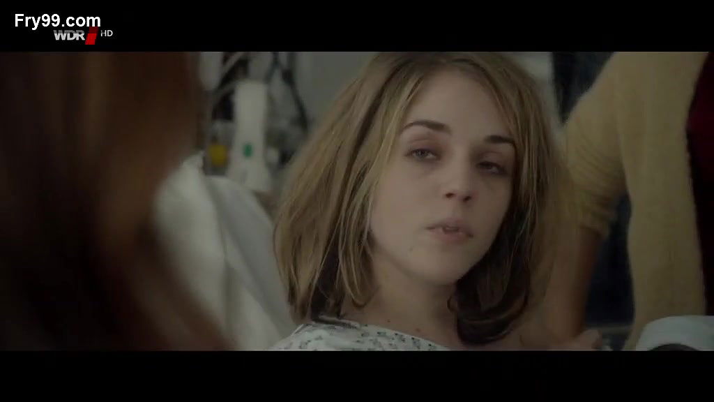 Alice Isaaz – elle