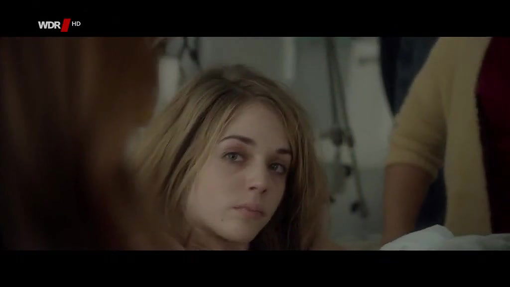 Alice Isaaz – elle