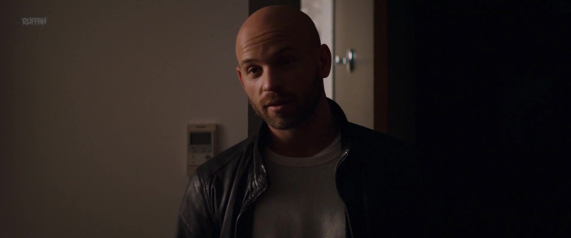 Alice Isaaz – on the sly