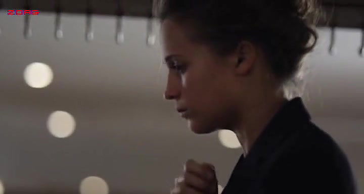 Alicia Vikander – pure