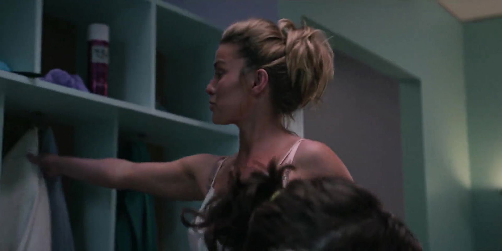 Alison Brie – glow