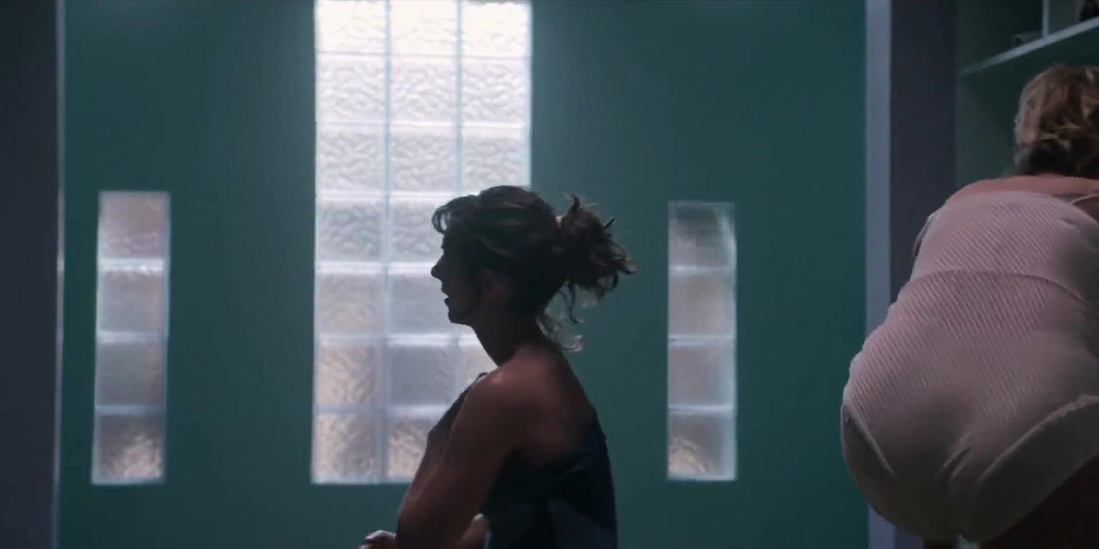 Alison Brie – glow