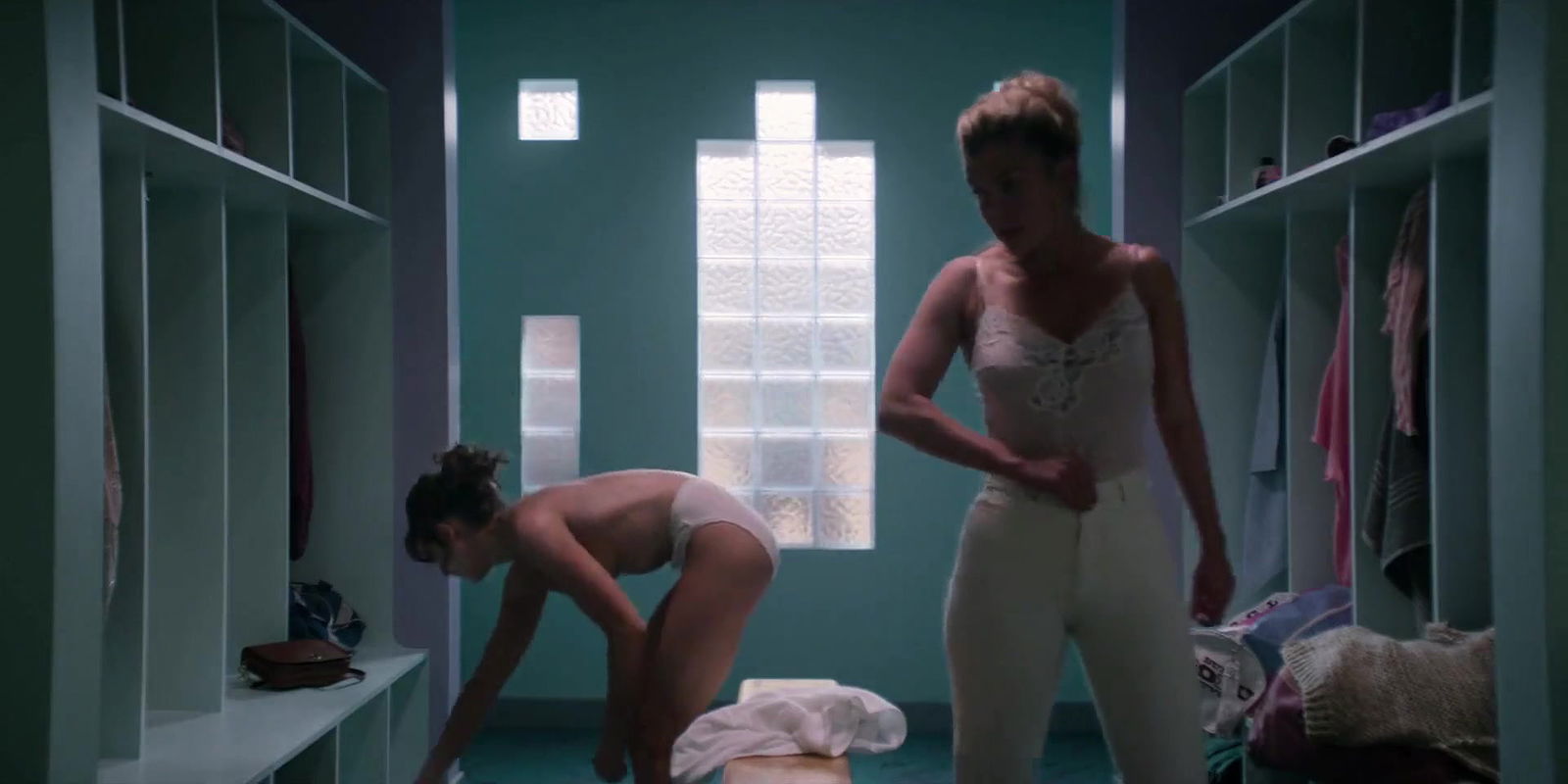 Alison Brie – glow