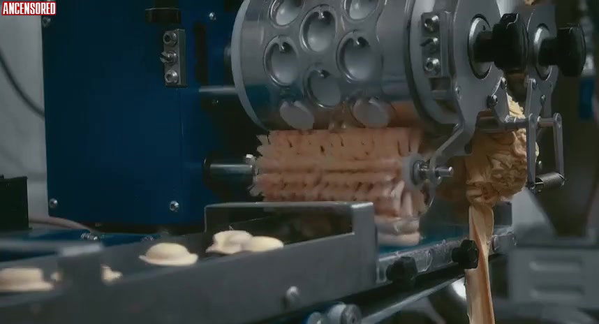 Alison Brie – spin me round