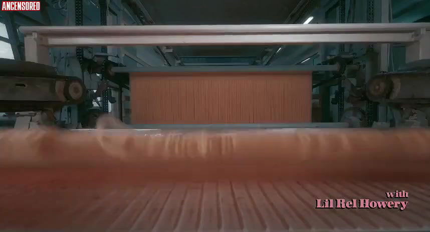 Alison Brie – spin me round