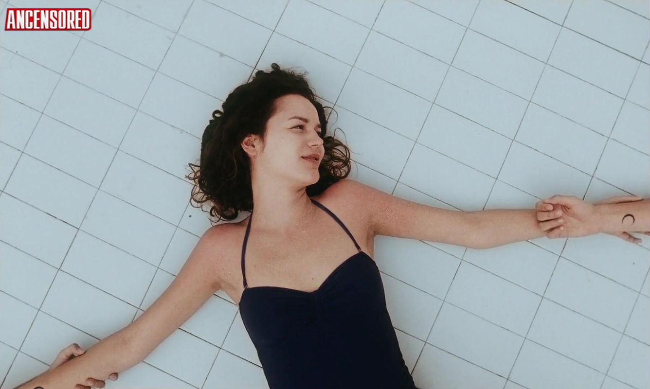 Alix Bnzech – sunny star