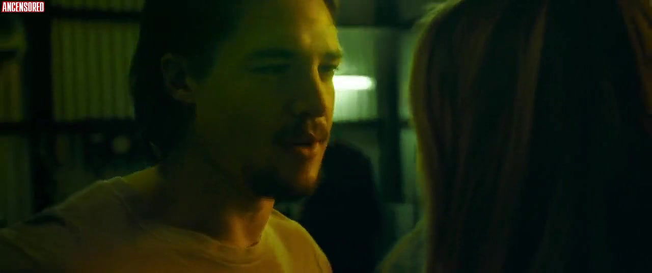 Allison Williams – horizon line