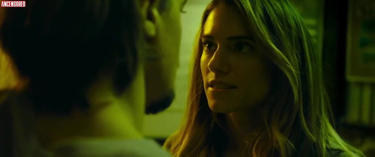 Allison Williams – horizon line