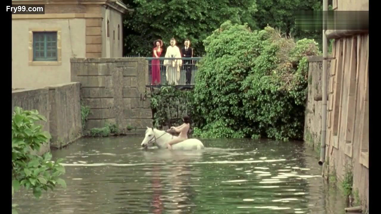 Amanda Plummer – 8