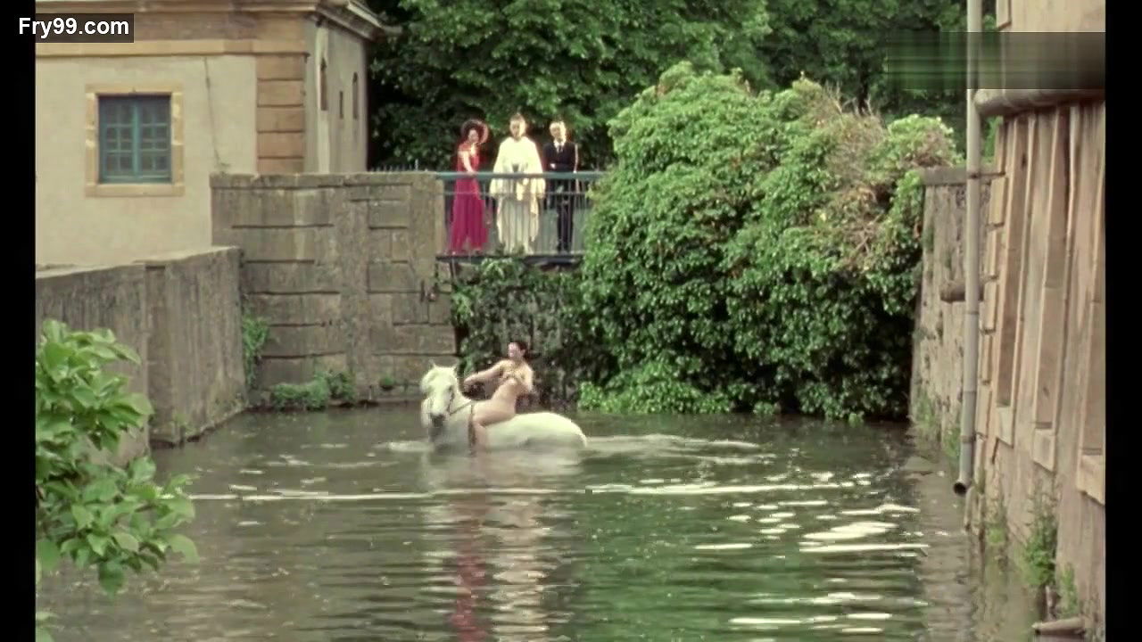 Amanda Plummer – 8